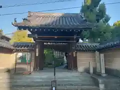 興徳寺の山門