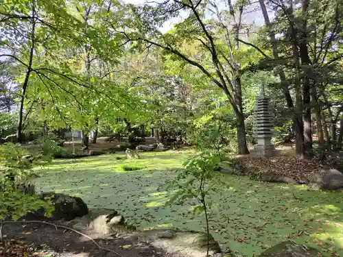 帯廣神社の庭園