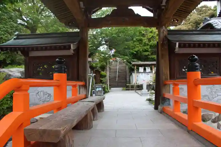 八坂寺の山門・神門
