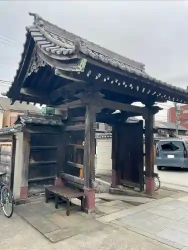 本通寺の{uncategorized: "未分類", other: "その他", undefined: "問題あり", building: "その他建物", grave: "お墓", sacred_gate: "鳥居", guardian: "狛犬", statue: "像", buddha: "仏像", history: "歴史", nature: "自然", garden: "庭園", animal: "動物", pagoda: "塔", temizu: "手水舎", mountain_gate: "山門・神門", sanctuary: "本殿・本堂", subordinate: "末社・摂社", art: "芸術", scenery: "景色", jizo: "地蔵", ema: "絵馬", goshuin: "御朱印", omikuji: "おみくじ", items: "授与品その他", amulet: "お守り", goshuincho: "御朱印帳", eats: "食事", festival: "お祭り", votive_dance: "神楽", shichigosan: "七五三参", wedding: "結婚式", experience: "体験その他", initially: "初詣", around: "周辺", anti_infection: "感染症対策"}