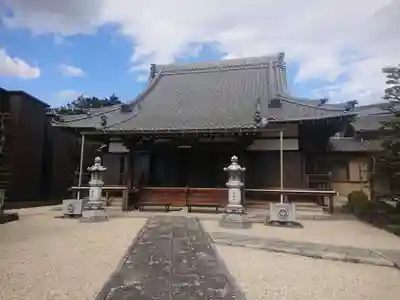 法春寺の本殿・本堂