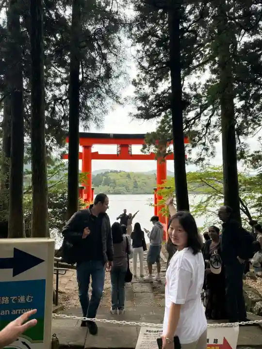 箱根神社の{uncategorized: "未分類", other: "その他", undefined: "問題あり", building: "その他建物", grave: "お墓", sacred_gate: "鳥居", guardian: "狛犬", statue: "像", buddha: "仏像", history: "歴史", nature: "自然", garden: "庭園", animal: "動物", pagoda: "塔", temizu: "手水舎", mountain_gate: "山門・神門", sanctuary: "本殿・本堂", subordinate: "末社・摂社", art: "芸術", scenery: "景色", jizo: "地蔵", ema: "絵馬", goshuin: "御朱印", omikuji: "おみくじ", items: "授与品その他", amulet: "お守り", goshuincho: "御朱印帳", eats: "食事", festival: "お祭り", votive_dance: "神楽", shichigosan: "七五三参", wedding: "結婚式", experience: "体験その他", initially: "初詣", around: "周辺", anti_infection: "感染症対策"}