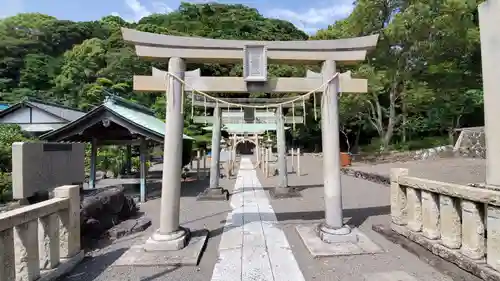 那閉神社の鳥居