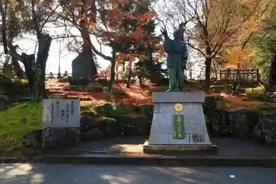 上杉神社の像