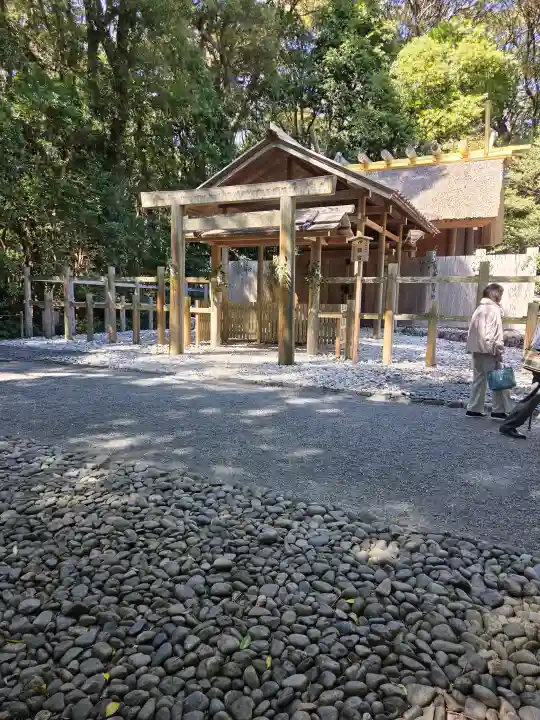 伊雜宮(皇大神宮別宮)の{uncategorized: "未分類", other: "その他", undefined: "問題あり", building: "その他建物", grave: "お墓", sacred_gate: "鳥居", guardian: "狛犬", statue: "像", buddha: "仏像", history: "歴史", nature: "自然", garden: "庭園", animal: "動物", pagoda: "塔", temizu: "手水舎", mountain_gate: "山門・神門", sanctuary: "本殿・本堂", subordinate: "末社・摂社", art: "芸術", scenery: "景色", jizo: "地蔵", ema: "絵馬", goshuin: "御朱印", omikuji: "おみくじ", items: "授与品その他", amulet: "お守り", goshuincho: "御朱印帳", eats: "食事", festival: "お祭り", votive_dance: "神楽", shichigosan: "七五三参", wedding: "結婚式", experience: "体験その他", initially: "初詣", around: "周辺", anti_infection: "感染症対策"}