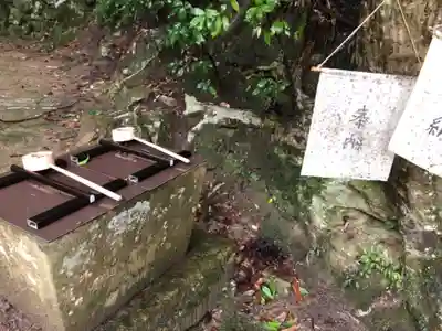 乎美祢神社の手水舎