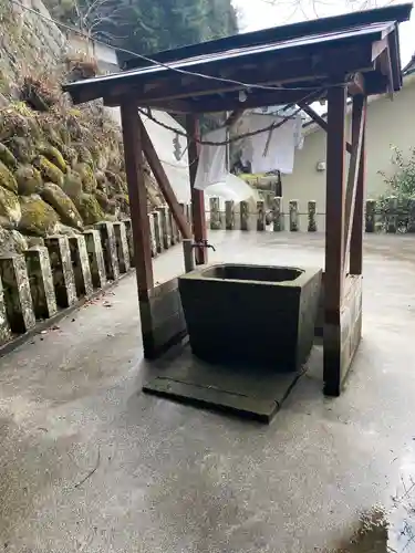 石井神社の手水舎