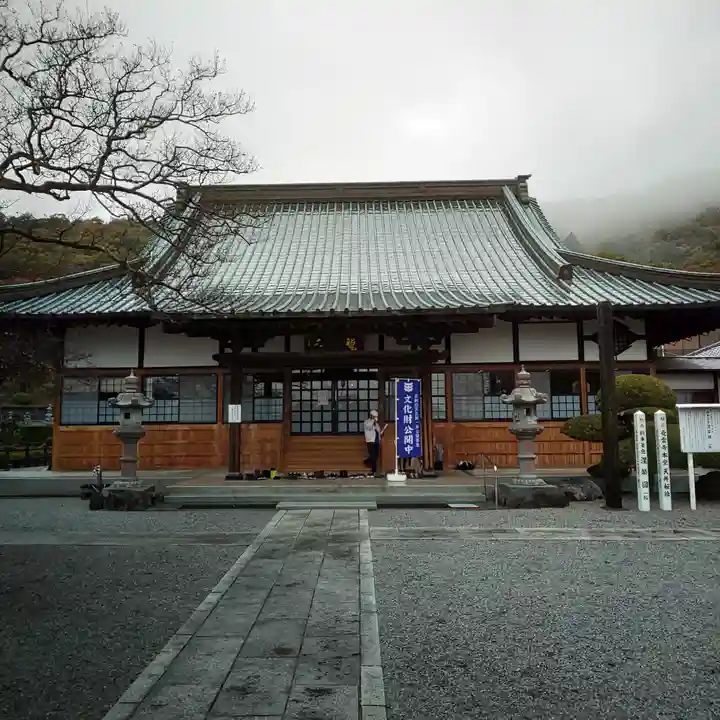 明鏡山龍雲寺の本殿・本堂