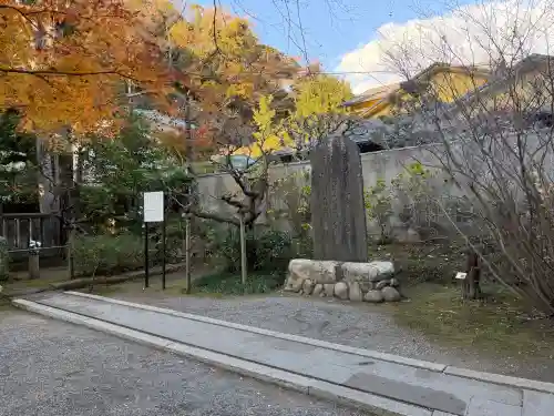 明月院の{uncategorized: "未分類", other: "その他", undefined: "問題あり", building: "その他建物", grave: "お墓", sacred_gate: "鳥居", guardian: "狛犬", statue: "像", buddha: "仏像", history: "歴史", nature: "自然", garden: "庭園", animal: "動物", pagoda: "塔", temizu: "手水舎", mountain_gate: "山門・神門", sanctuary: "本殿・本堂", subordinate: "末社・摂社", art: "芸術", scenery: "景色", jizo: "地蔵", ema: "絵馬", goshuin: "御朱印", omikuji: "おみくじ", items: "授与品その他", amulet: "お守り", goshuincho: "御朱印帳", eats: "食事", festival: "お祭り", votive_dance: "神楽", shichigosan: "七五三参", wedding: "結婚式", experience: "体験その他", initially: "初詣", around: "周辺", anti_infection: "感染症対策"}