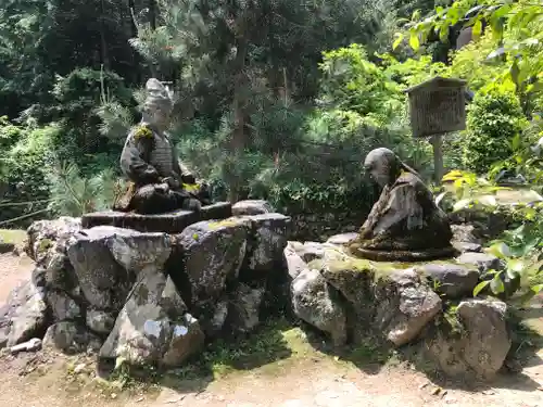 馬見岡綿向神社の像