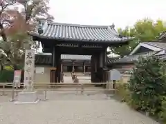 元興寺の山門