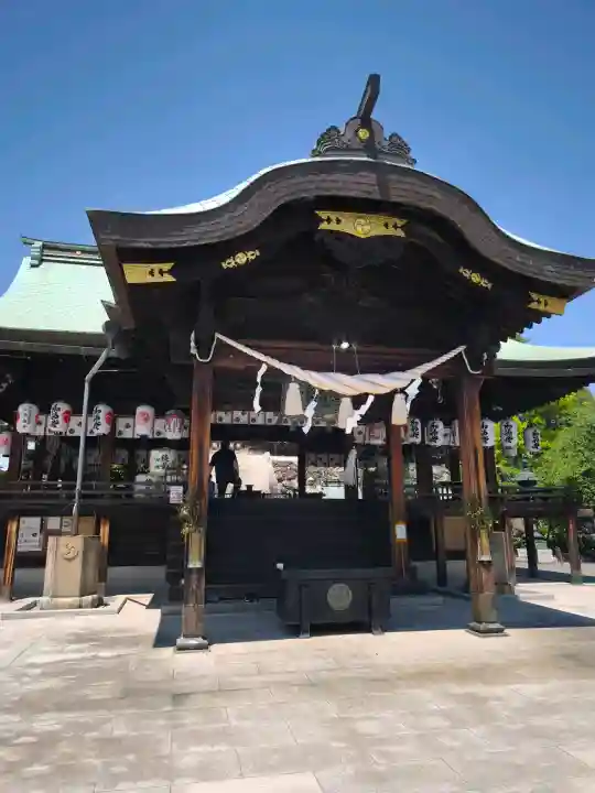 蜂穴神社(石清尾八幡宮末社)の{uncategorized: "未分類", other: "その他", undefined: "問題あり", building: "その他建物", grave: "お墓", sacred_gate: "鳥居", guardian: "狛犬", statue: "像", buddha: "仏像", history: "歴史", nature: "自然", garden: "庭園", animal: "動物", pagoda: "塔", temizu: "手水舎", mountain_gate: "山門・神門", sanctuary: "本殿・本堂", subordinate: "末社・摂社", art: "芸術", scenery: "景色", jizo: "地蔵", ema: "絵馬", goshuin: "御朱印", omikuji: "おみくじ", items: "授与品その他", amulet: "お守り", goshuincho: "御朱印帳", eats: "食事", festival: "お祭り", votive_dance: "神楽", shichigosan: "七五三参", wedding: "結婚式", experience: "体験その他", initially: "初詣", around: "周辺", anti_infection: "感染症対策"}