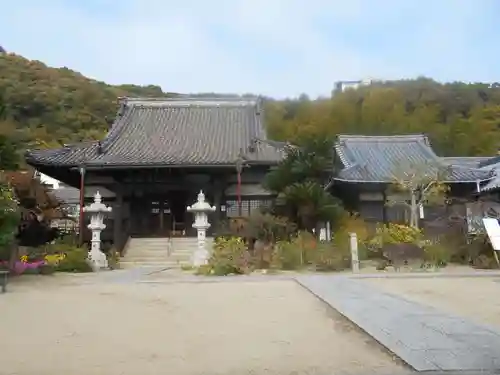 持光寺の本殿