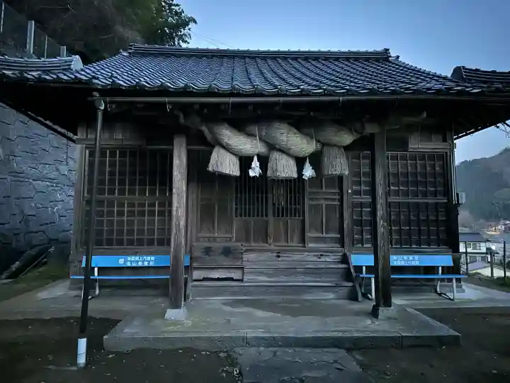湯神社の{uncategorized: "未分類", other: "その他", undefined: "問題あり", building: "その他建物", grave: "お墓", sacred_gate: "鳥居", guardian: "狛犬", statue: "像", buddha: "仏像", history: "歴史", nature: "自然", garden: "庭園", animal: "動物", pagoda: "塔", temizu: "手水舎", mountain_gate: "山門・神門", sanctuary: "本殿・本堂", subordinate: "末社・摂社", art: "芸術", scenery: "景色", jizo: "地蔵", ema: "絵馬", goshuin: "御朱印", omikuji: "おみくじ", items: "授与品その他", amulet: "お守り", goshuincho: "御朱印帳", eats: "食事", festival: "お祭り", votive_dance: "神楽", shichigosan: "七五三参", wedding: "結婚式", experience: "体験その他", initially: "初詣", around: "周辺", anti_infection: "感染症対策"}