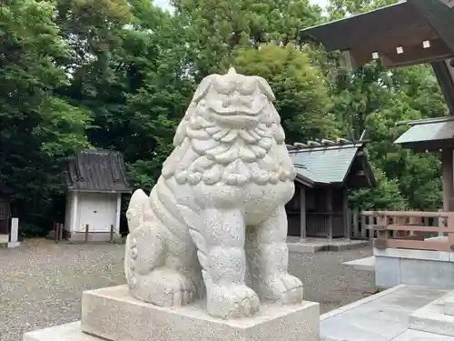 皇大神宮（烏森神社）の狛犬