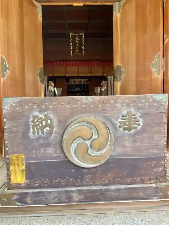 諏訪神社の{uncategorized: "未分類", other: "その他", undefined: "問題あり", building: "その他建物", grave: "お墓", sacred_gate: "鳥居", guardian: "狛犬", statue: "像", buddha: "仏像", history: "歴史", nature: "自然", garden: "庭園", animal: "動物", pagoda: "塔", temizu: "手水舎", mountain_gate: "山門・神門", sanctuary: "本殿・本堂", subordinate: "末社・摂社", art: "芸術", scenery: "景色", jizo: "地蔵", ema: "絵馬", goshuin: "御朱印", omikuji: "おみくじ", items: "授与品その他", amulet: "お守り", goshuincho: "御朱印帳", eats: "食事", festival: "お祭り", votive_dance: "神楽", shichigosan: "七五三参", wedding: "結婚式", experience: "体験その他", initially: "初詣", around: "周辺", anti_infection: "感染症対策"}