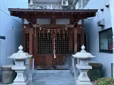 子安稲荷神社の{uncategorized: "未分類", other: "その他", undefined: "問題あり", building: "その他建物", grave: "お墓", sacred_gate: "鳥居", guardian: "狛犬", statue: "像", buddha: "仏像", history: "歴史", nature: "自然", garden: "庭園", animal: "動物", pagoda: "塔", temizu: "手水舎", mountain_gate: "山門・神門", sanctuary: "本殿・本堂", subordinate: "末社・摂社", art: "芸術", scenery: "景色", jizo: "地蔵", ema: "絵馬", goshuin: "御朱印", omikuji: "おみくじ", items: "授与品その他", amulet: "お守り", goshuincho: "御朱印帳", eats: "食事", festival: "お祭り", votive_dance: "神楽", shichigosan: "七五三参", wedding: "結婚式", experience: "体験その他", initially: "初詣", around: "周辺", anti_infection: "感染症対策"}