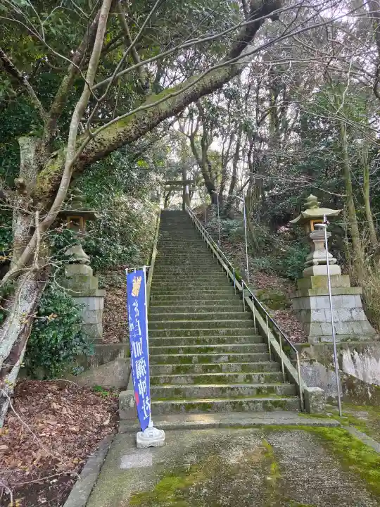 日本唯一香辛料の神 波自加彌神社の{uncategorized: "未分類", other: "その他", undefined: "問題あり", building: "その他建物", grave: "お墓", sacred_gate: "鳥居", guardian: "狛犬", statue: "像", buddha: "仏像", history: "歴史", nature: "自然", garden: "庭園", animal: "動物", pagoda: "塔", temizu: "手水舎", mountain_gate: "山門・神門", sanctuary: "本殿・本堂", subordinate: "末社・摂社", art: "芸術", scenery: "景色", jizo: "地蔵", ema: "絵馬", goshuin: "御朱印", omikuji: "おみくじ", items: "授与品その他", amulet: "お守り", goshuincho: "御朱印帳", eats: "食事", festival: "お祭り", votive_dance: "神楽", shichigosan: "七五三参", wedding: "結婚式", experience: "体験その他", initially: "初詣", around: "周辺", anti_infection: "感染症対策"}