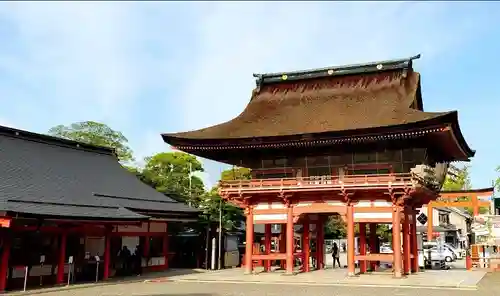 津島神社の山門