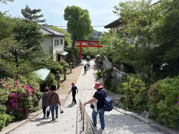 宇治神社の{uncategorized: "未分類", other: "その他", undefined: "問題あり", building: "その他建物", grave: "お墓", sacred_gate: "鳥居", guardian: "狛犬", statue: "像", buddha: "仏像", history: "歴史", nature: "自然", garden: "庭園", animal: "動物", pagoda: "塔", temizu: "手水舎", mountain_gate: "山門・神門", sanctuary: "本殿・本堂", subordinate: "末社・摂社", art: "芸術", scenery: "景色", jizo: "地蔵", ema: "絵馬", goshuin: "御朱印", omikuji: "おみくじ", items: "授与品その他", amulet: "お守り", goshuincho: "御朱印帳", eats: "食事", festival: "お祭り", votive_dance: "神楽", shichigosan: "七五三参", wedding: "結婚式", experience: "体験その他", initially: "初詣", around: "周辺", anti_infection: "感染症対策"}