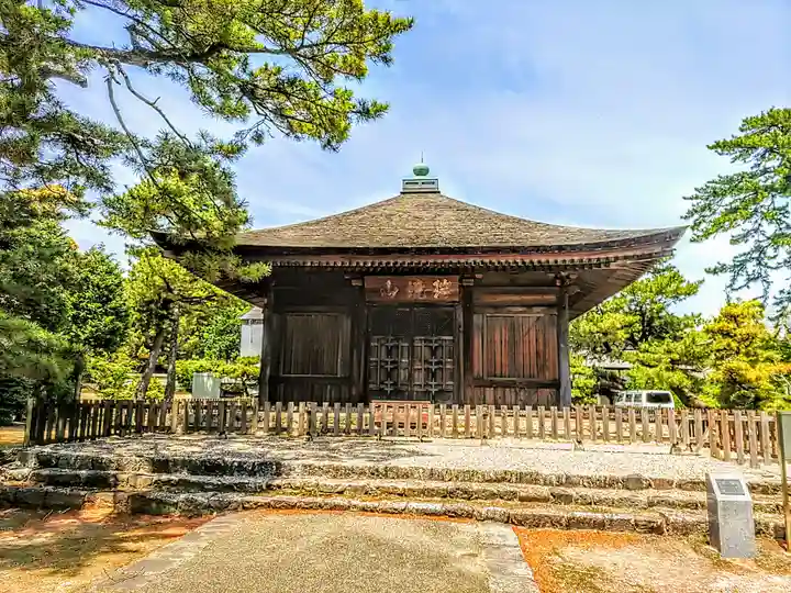 実相寺の本殿・本堂