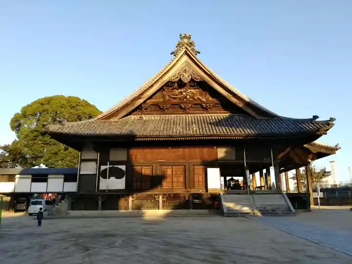 西大寺の本殿・本堂