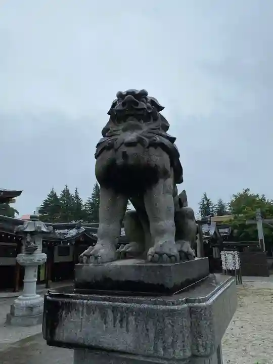 諏訪神社の狛犬