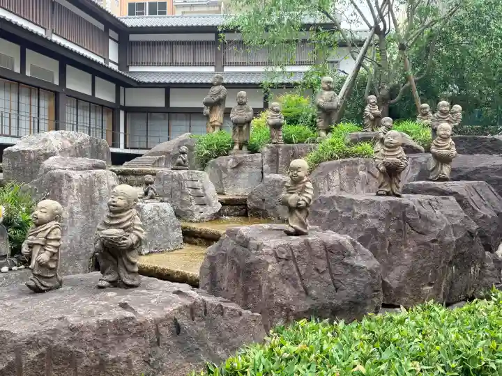 頂法寺(六角堂)の{uncategorized: "未分類", other: "その他", undefined: "問題あり", building: "その他建物", grave: "お墓", sacred_gate: "鳥居", guardian: "狛犬", statue: "像", buddha: "仏像", history: "歴史", nature: "自然", garden: "庭園", animal: "動物", pagoda: "塔", temizu: "手水舎", mountain_gate: "山門・神門", sanctuary: "本殿・本堂", subordinate: "末社・摂社", art: "芸術", scenery: "景色", jizo: "地蔵", ema: "絵馬", goshuin: "御朱印", omikuji: "おみくじ", items: "授与品その他", amulet: "お守り", goshuincho: "御朱印帳", eats: "食事", festival: "お祭り", votive_dance: "神楽", shichigosan: "七五三参", wedding: "結婚式", experience: "体験その他", initially: "初詣", around: "周辺", anti_infection: "感染症対策"}