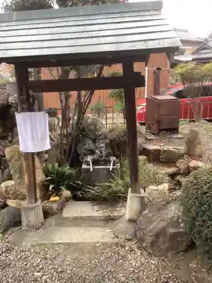 八大龍王本殿の手水舎