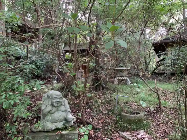 子守稲荷大明神の像