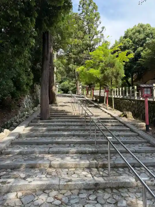 吉田神社の{uncategorized: "未分類", other: "その他", undefined: "問題あり", building: "その他建物", grave: "お墓", sacred_gate: "鳥居", guardian: "狛犬", statue: "像", buddha: "仏像", history: "歴史", nature: "自然", garden: "庭園", animal: "動物", pagoda: "塔", temizu: "手水舎", mountain_gate: "山門・神門", sanctuary: "本殿・本堂", subordinate: "末社・摂社", art: "芸術", scenery: "景色", jizo: "地蔵", ema: "絵馬", goshuin: "御朱印", omikuji: "おみくじ", items: "授与品その他", amulet: "お守り", goshuincho: "御朱印帳", eats: "食事", festival: "お祭り", votive_dance: "神楽", shichigosan: "七五三参", wedding: "結婚式", experience: "体験その他", initially: "初詣", around: "周辺", anti_infection: "感染症対策"}