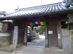 潮明寺の山門