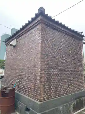 胡録神社の{uncategorized: "未分類", other: "その他", undefined: "問題あり", building: "その他建物", grave: "お墓", sacred_gate: "鳥居", guardian: "狛犬", statue: "像", buddha: "仏像", history: "歴史", nature: "自然", garden: "庭園", animal: "動物", pagoda: "塔", temizu: "手水舎", mountain_gate: "山門・神門", sanctuary: "本殿・本堂", subordinate: "末社・摂社", art: "芸術", scenery: "景色", jizo: "地蔵", ema: "絵馬", goshuin: "御朱印", omikuji: "おみくじ", items: "授与品その他", amulet: "お守り", goshuincho: "御朱印帳", eats: "食事", festival: "お祭り", votive_dance: "神楽", shichigosan: "七五三参", wedding: "結婚式", experience: "体験その他", initially: "初詣", around: "周辺", anti_infection: "感染症対策"}