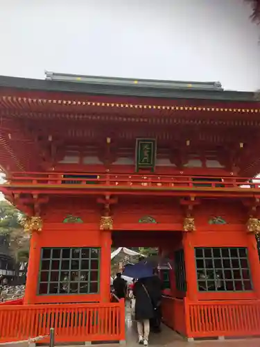 穴八幡宮の山門・神門