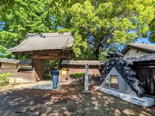 祐専寺の山門