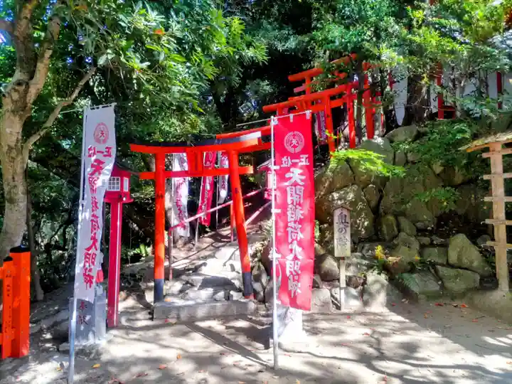 天開稲荷社の鳥居