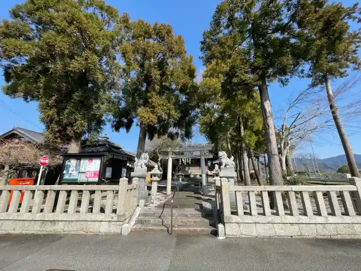 春日神社(世継)の{uncategorized: "未分類", other: "その他", undefined: "問題あり", building: "その他建物", grave: "お墓", sacred_gate: "鳥居", guardian: "狛犬", statue: "像", buddha: "仏像", history: "歴史", nature: "自然", garden: "庭園", animal: "動物", pagoda: "塔", temizu: "手水舎", mountain_gate: "山門・神門", sanctuary: "本殿・本堂", subordinate: "末社・摂社", art: "芸術", scenery: "景色", jizo: "地蔵", ema: "絵馬", goshuin: "御朱印", omikuji: "おみくじ", items: "授与品その他", amulet: "お守り", goshuincho: "御朱印帳", eats: "食事", festival: "お祭り", votive_dance: "神楽", shichigosan: "七五三参", wedding: "結婚式", experience: "体験その他", initially: "初詣", around: "周辺", anti_infection: "感染症対策"}