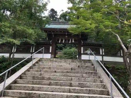 月読神社（松尾大社摂社）の山門・神門