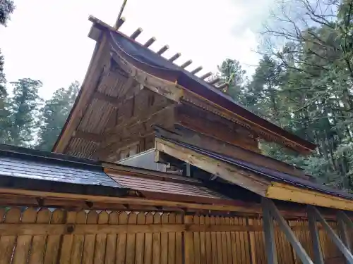 若狭彦神社（上社）の{uncategorized: "未分類", other: "その他", undefined: "問題あり", building: "その他建物", grave: "お墓", sacred_gate: "鳥居", guardian: "狛犬", statue: "像", buddha: "仏像", history: "歴史", nature: "自然", garden: "庭園", animal: "動物", pagoda: "塔", temizu: "手水舎", mountain_gate: "山門・神門", sanctuary: "本殿・本堂", subordinate: "末社・摂社", art: "芸術", scenery: "景色", jizo: "地蔵", ema: "絵馬", goshuin: "御朱印", omikuji: "おみくじ", items: "授与品その他", amulet: "お守り", goshuincho: "御朱印帳", eats: "食事", festival: "お祭り", votive_dance: "神楽", shichigosan: "七五三参", wedding: "結婚式", experience: "体験その他", initially: "初詣", around: "周辺", anti_infection: "感染症対策"}