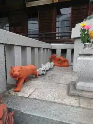 観音寺の{uncategorized: "未分類", other: "その他", undefined: "問題あり", building: "その他建物", grave: "お墓", sacred_gate: "鳥居", guardian: "狛犬", statue: "像", buddha: "仏像", history: "歴史", nature: "自然", garden: "庭園", animal: "動物", pagoda: "塔", temizu: "手水舎", mountain_gate: "山門・神門", sanctuary: "本殿・本堂", subordinate: "末社・摂社", art: "芸術", scenery: "景色", jizo: "地蔵", ema: "絵馬", goshuin: "御朱印", omikuji: "おみくじ", items: "授与品その他", amulet: "お守り", goshuincho: "御朱印帳", eats: "食事", festival: "お祭り", votive_dance: "神楽", shichigosan: "七五三参", wedding: "結婚式", experience: "体験その他", initially: "初詣", around: "周辺", anti_infection: "感染症対策"}