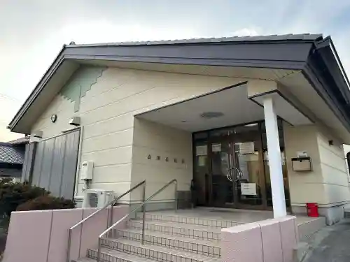 鳥取山田神社の{uncategorized: "未分類", other: "その他", undefined: "問題あり", building: "その他建物", grave: "お墓", sacred_gate: "鳥居", guardian: "狛犬", statue: "像", buddha: "仏像", history: "歴史", nature: "自然", garden: "庭園", animal: "動物", pagoda: "塔", temizu: "手水舎", mountain_gate: "山門・神門", sanctuary: "本殿・本堂", subordinate: "末社・摂社", art: "芸術", scenery: "景色", jizo: "地蔵", ema: "絵馬", goshuin: "御朱印", omikuji: "おみくじ", items: "授与品その他", amulet: "お守り", goshuincho: "御朱印帳", eats: "食事", festival: "お祭り", votive_dance: "神楽", shichigosan: "七五三参", wedding: "結婚式", experience: "体験その他", initially: "初詣", around: "周辺", anti_infection: "感染症対策"}