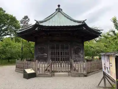 弘道館鹿島神社の{uncategorized: "未分類", other: "その他", undefined: "問題あり", building: "その他建物", grave: "お墓", sacred_gate: "鳥居", guardian: "狛犬", statue: "像", buddha: "仏像", history: "歴史", nature: "自然", garden: "庭園", animal: "動物", pagoda: "塔", temizu: "手水舎", mountain_gate: "山門・神門", sanctuary: "本殿・本堂", subordinate: "末社・摂社", art: "芸術", scenery: "景色", jizo: "地蔵", ema: "絵馬", goshuin: "御朱印", omikuji: "おみくじ", items: "授与品その他", amulet: "お守り", goshuincho: "御朱印帳", eats: "食事", festival: "お祭り", votive_dance: "神楽", shichigosan: "七五三参", wedding: "結婚式", experience: "体験その他", initially: "初詣", around: "周辺", anti_infection: "感染症対策"}