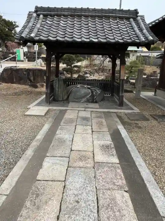 家原寺の{uncategorized: "未分類", other: "その他", undefined: "問題あり", building: "その他建物", grave: "お墓", sacred_gate: "鳥居", guardian: "狛犬", statue: "像", buddha: "仏像", history: "歴史", nature: "自然", garden: "庭園", animal: "動物", pagoda: "塔", temizu: "手水舎", mountain_gate: "山門・神門", sanctuary: "本殿・本堂", subordinate: "末社・摂社", art: "芸術", scenery: "景色", jizo: "地蔵", ema: "絵馬", goshuin: "御朱印", omikuji: "おみくじ", items: "授与品その他", amulet: "お守り", goshuincho: "御朱印帳", eats: "食事", festival: "お祭り", votive_dance: "神楽", shichigosan: "七五三参", wedding: "結婚式", experience: "体験その他", initially: "初詣", around: "周辺", anti_infection: "感染症対策"}