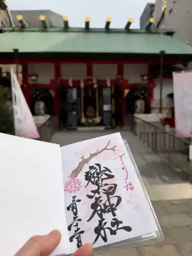 鷲神社の{uncategorized: "未分類", other: "その他", undefined: "問題あり", building: "その他建物", grave: "お墓", sacred_gate: "鳥居", guardian: "狛犬", statue: "像", buddha: "仏像", history: "歴史", nature: "自然", garden: "庭園", animal: "動物", pagoda: "塔", temizu: "手水舎", mountain_gate: "山門・神門", sanctuary: "本殿・本堂", subordinate: "末社・摂社", art: "芸術", scenery: "景色", jizo: "地蔵", ema: "絵馬", goshuin: "御朱印", omikuji: "おみくじ", items: "授与品その他", amulet: "お守り", goshuincho: "御朱印帳", eats: "食事", festival: "お祭り", votive_dance: "神楽", shichigosan: "七五三参", wedding: "結婚式", experience: "体験その他", initially: "初詣", around: "周辺", anti_infection: "感染症対策"}