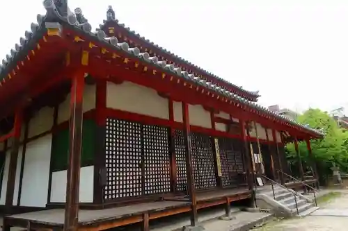 西大寺の本殿・本堂