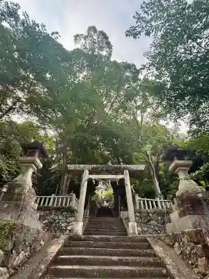 須佐神社の{uncategorized: "未分類", other: "その他", undefined: "問題あり", building: "その他建物", grave: "お墓", sacred_gate: "鳥居", guardian: "狛犬", statue: "像", buddha: "仏像", history: "歴史", nature: "自然", garden: "庭園", animal: "動物", pagoda: "塔", temizu: "手水舎", mountain_gate: "山門・神門", sanctuary: "本殿・本堂", subordinate: "末社・摂社", art: "芸術", scenery: "景色", jizo: "地蔵", ema: "絵馬", goshuin: "御朱印", omikuji: "おみくじ", items: "授与品その他", amulet: "お守り", goshuincho: "御朱印帳", eats: "食事", festival: "お祭り", votive_dance: "神楽", shichigosan: "七五三参", wedding: "結婚式", experience: "体験その他", initially: "初詣", around: "周辺", anti_infection: "感染症対策"}