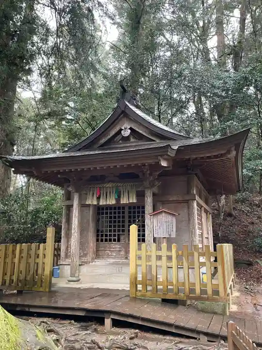高千穂神社の{uncategorized: "未分類", other: "その他", undefined: "問題あり", building: "その他建物", grave: "お墓", sacred_gate: "鳥居", guardian: "狛犬", statue: "像", buddha: "仏像", history: "歴史", nature: "自然", garden: "庭園", animal: "動物", pagoda: "塔", temizu: "手水舎", mountain_gate: "山門・神門", sanctuary: "本殿・本堂", subordinate: "末社・摂社", art: "芸術", scenery: "景色", jizo: "地蔵", ema: "絵馬", goshuin: "御朱印", omikuji: "おみくじ", items: "授与品その他", amulet: "お守り", goshuincho: "御朱印帳", eats: "食事", festival: "お祭り", votive_dance: "神楽", shichigosan: "七五三参", wedding: "結婚式", experience: "体験その他", initially: "初詣", around: "周辺", anti_infection: "感染症対策"}