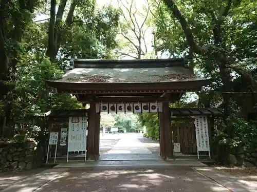 砥鹿神社（里宮）の山門・神門