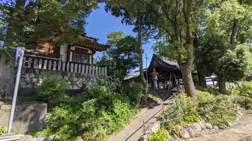 福徳八龍社の庭園