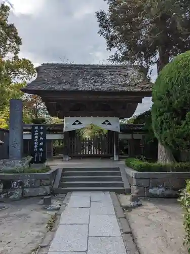 極楽寺（霊鷲山感應院極楽律寺）の山門・神門